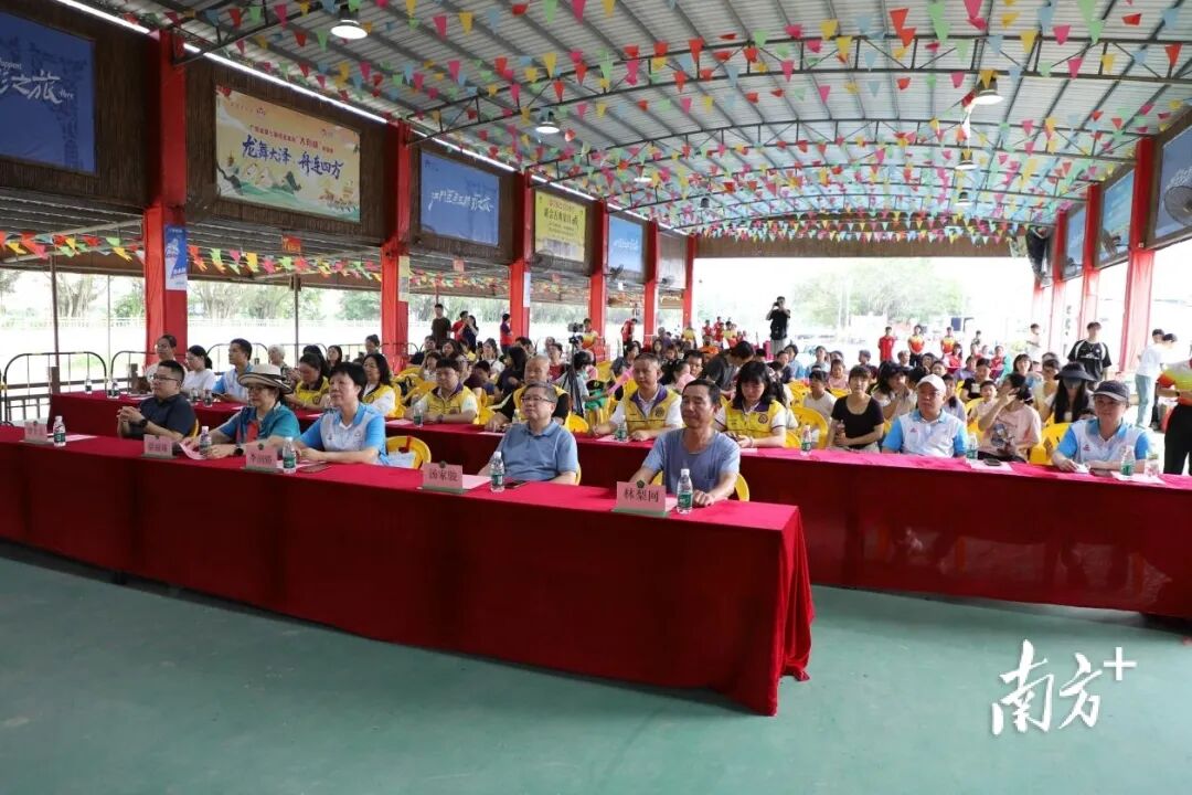 图为活动现场 图为活动现场